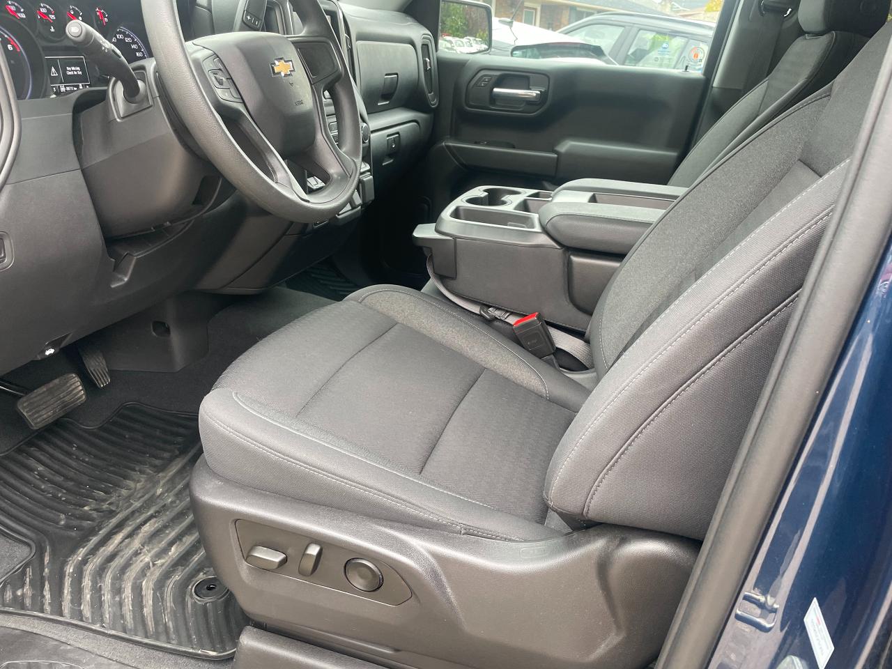 2023 Chevrolet Silverado 1500 Custom Photo3