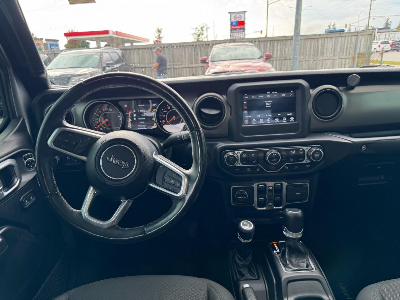 2020 Jeep Gladiator SPORT, NO ACCIDENT, 2 SETS WHEELS, CERTIFIED - Photo #12