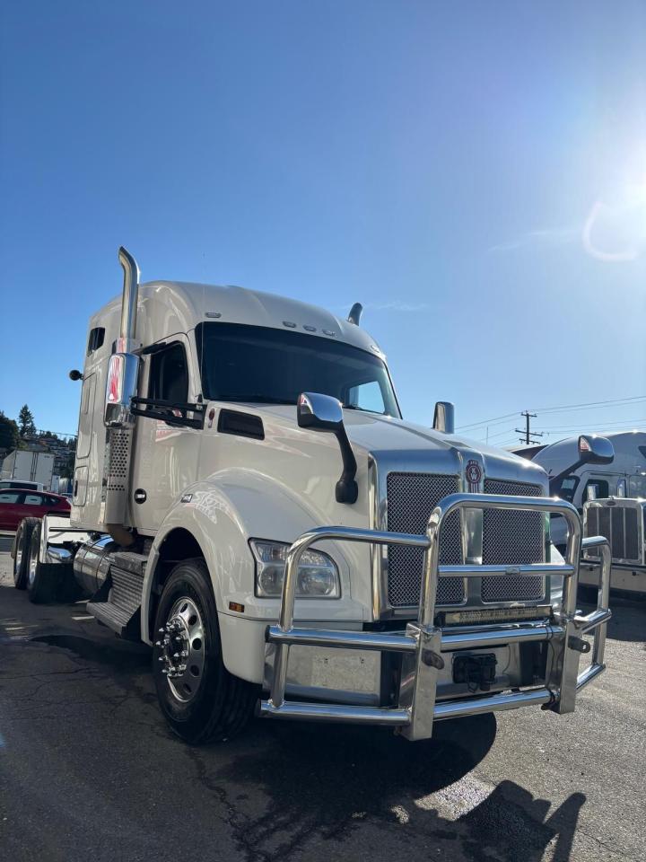 2021 Kenworth T680 Highway Tractor Heavy Spec - Photo #2