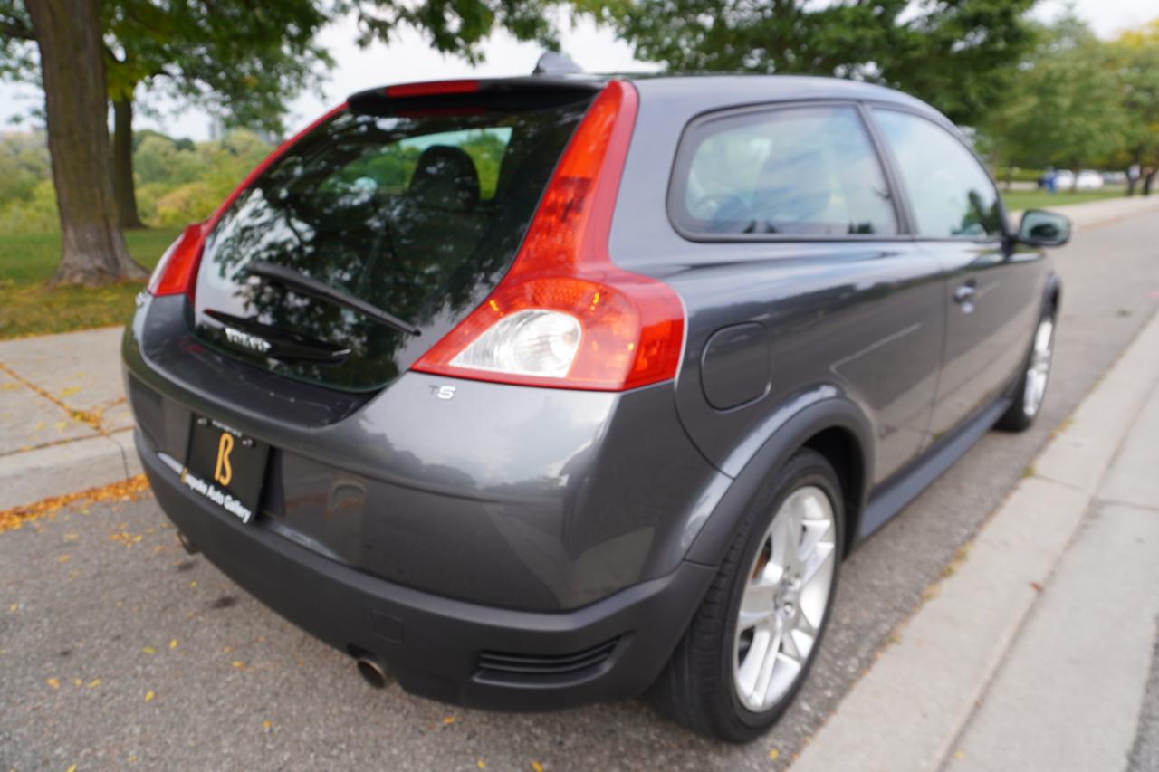 2008 Volvo C30 T5 / LOW KM'S / MANUAL / SUPER FUN DRIVERS CAR Photo3