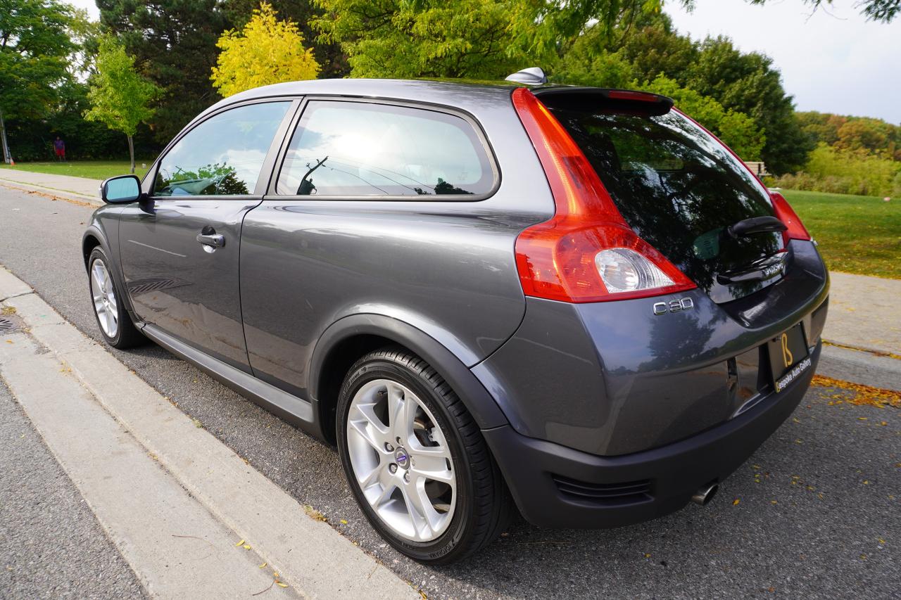 2008 Volvo C30 T5 / LOW KM'S / MANUAL / SUPER FUN DRIVERS CAR Photo2