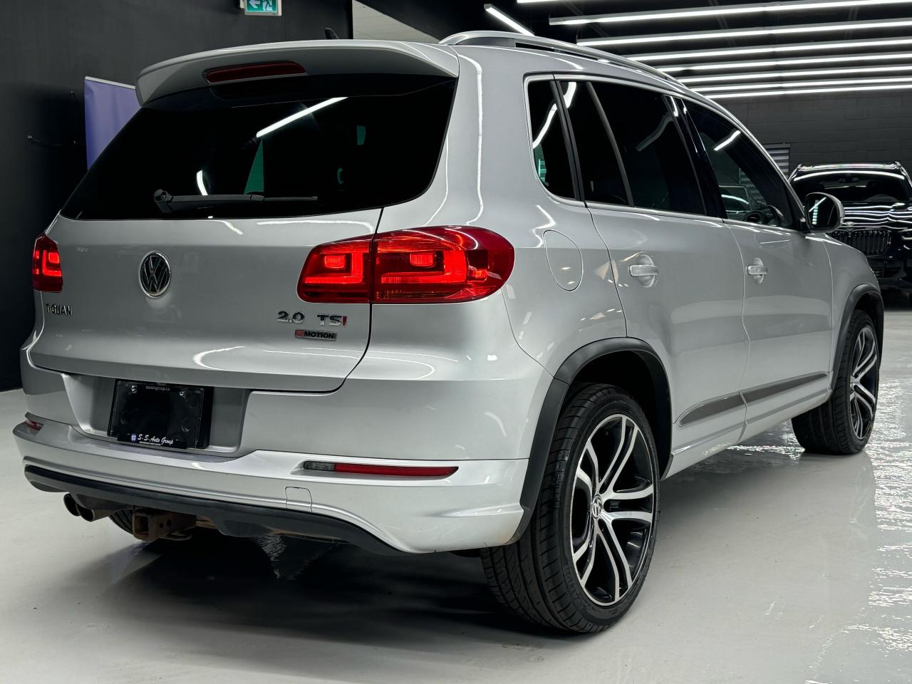 2017 Volkswagen Tiguan R-LINE|HIGHLINE|NAV|BACKUP|CARPLAY|PANO|FENDER| - Photo #4