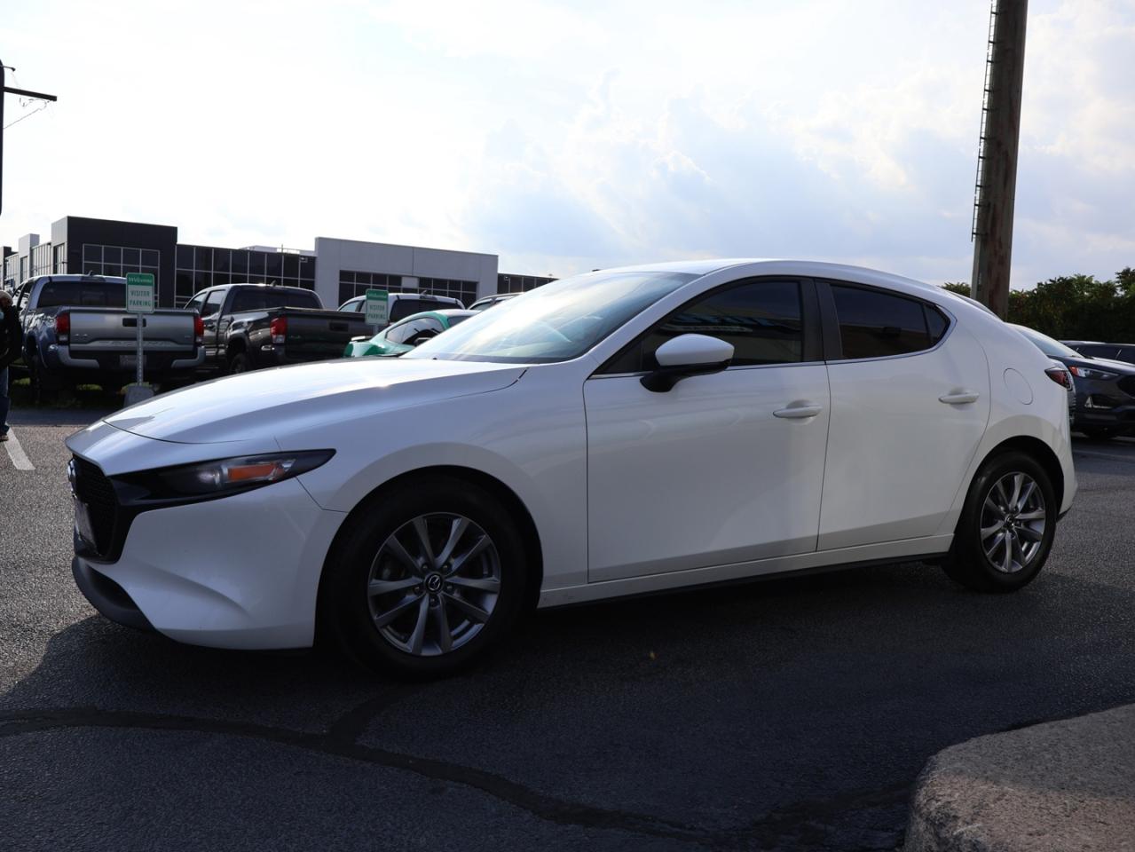 2019 Mazda MAZDA3 GX-SPORT 6M CERTIFIED CAMERA BLUETOOTH HEATED SEATS CRUISE ALLOYS - Photo #3