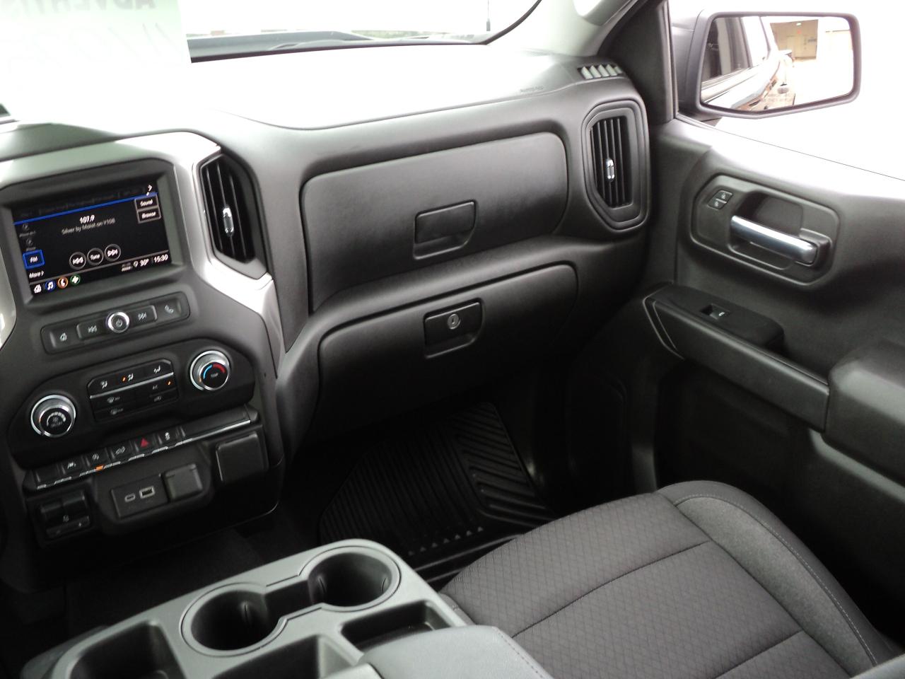 2024 Chevrolet Silverado 1500 Custom DoubleCab 4WD 2.7L4cylGas 6'7"Box - Photo #16