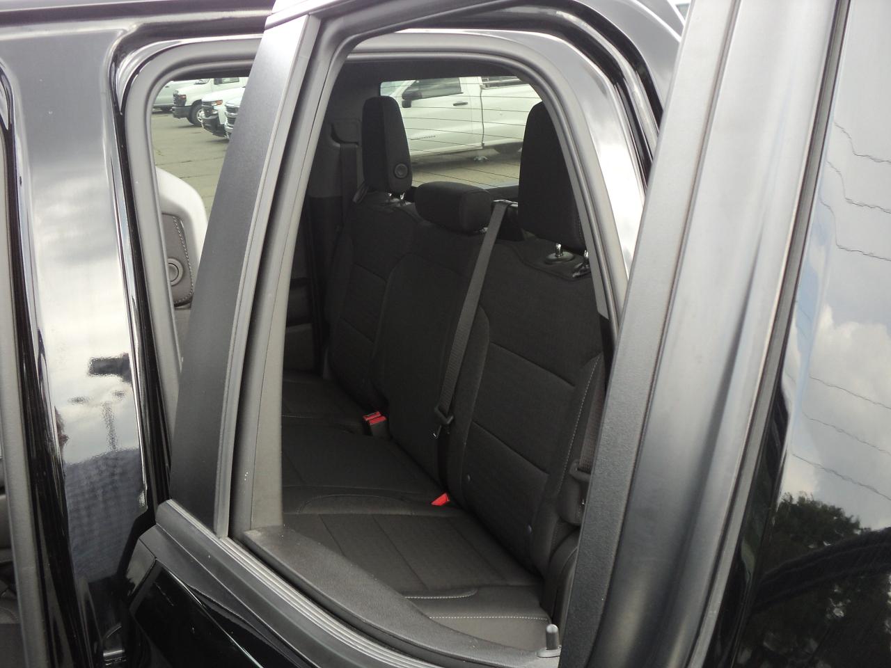 2024 Chevrolet Silverado 1500 Custom DoubleCab 4WD 2.7L4cylGas 6'7"Box - Photo #12