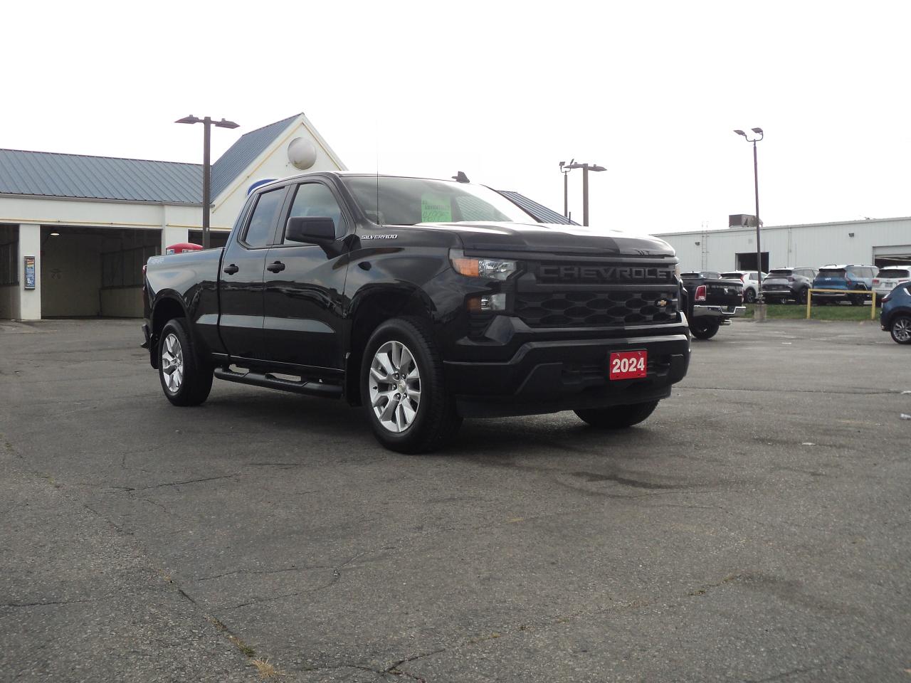 2024 Chevrolet Silverado 1500 Custom DoubleCab 4WD 2.7L4cylGas 6'7"Box - Photo #4