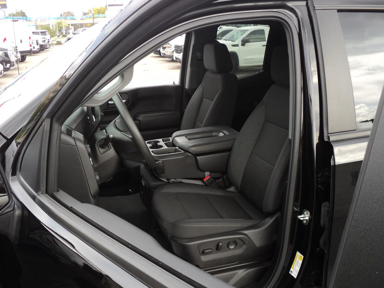2024 Chevrolet Silverado 1500 Custom DoubleCab 4WD 2.7L4cylGas 6'7"Box - Photo #11