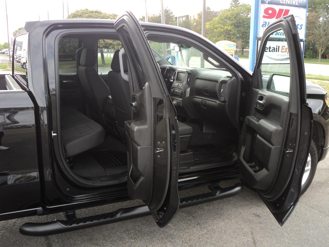 2024 Chevrolet Silverado 1500 Custom DoubleCab 4WD 2.7L4cylGas 6'7"Box - Photo #10