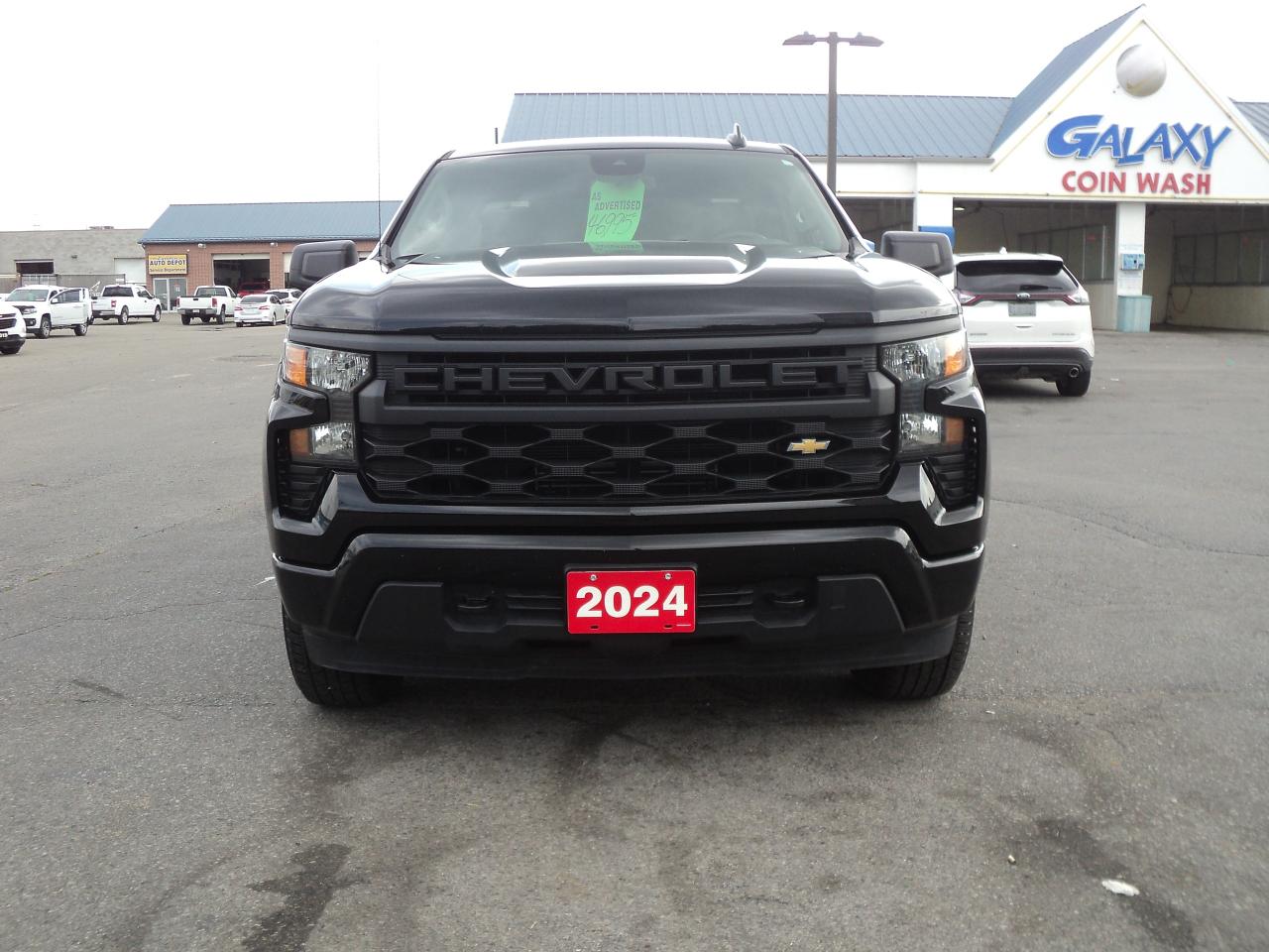 2024 Chevrolet Silverado 1500 Custom DoubleCab 4WD 2.7L4cylGas 6'7"Box - Photo #2