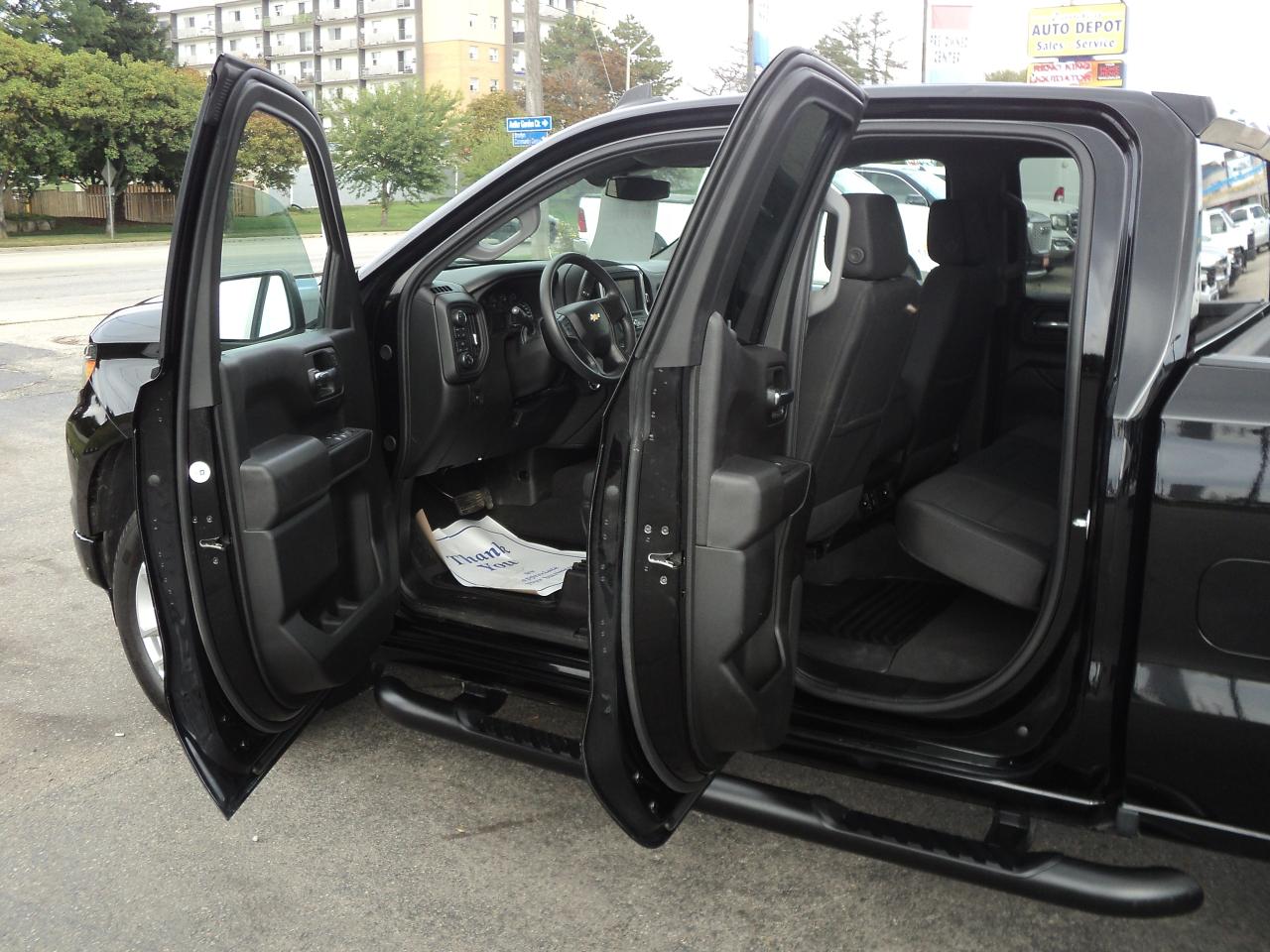 2024 Chevrolet Silverado 1500 Custom DoubleCab 4WD 2.7L4cylGas 6'7"Box - Photo #9