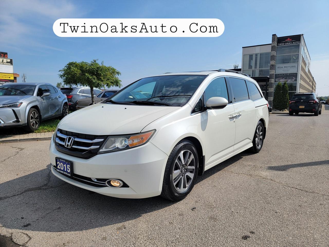 2015 Honda Odyssey Touring w/RES & Navi - Photo #1