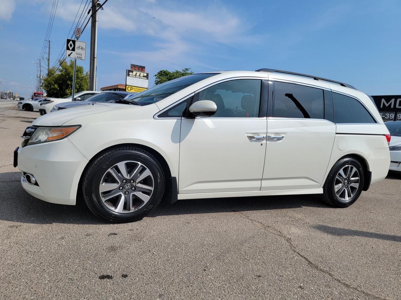 2015 Honda Odyssey Touring w/RES & Navi - Photo #8