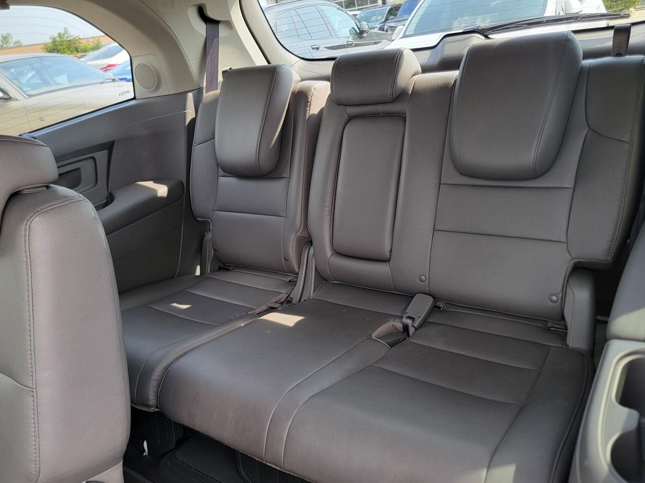 2015 Honda Odyssey Touring w/RES & Navi - Photo #12