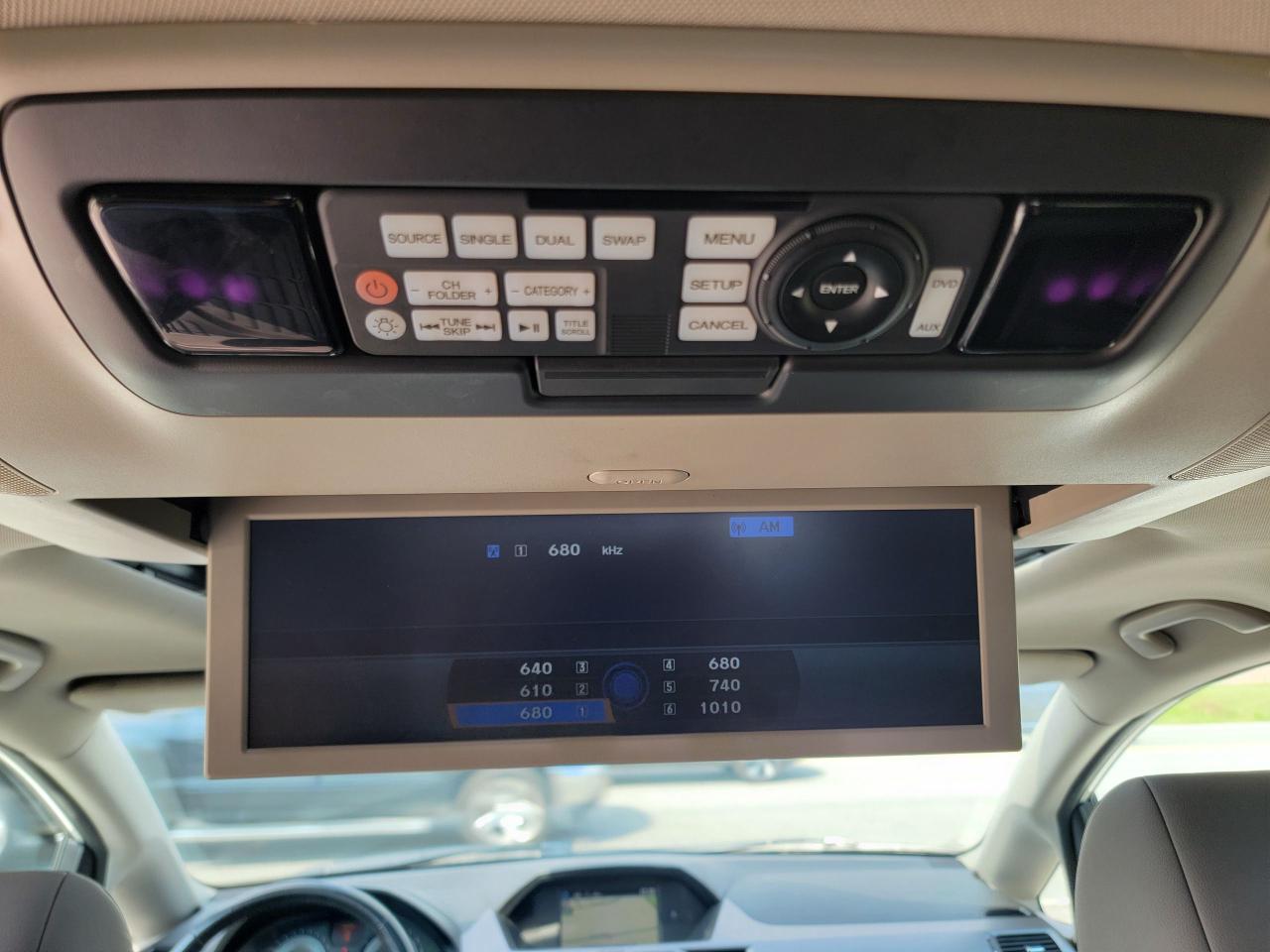 2015 Honda Odyssey Touring w/RES & Navi - Photo #13