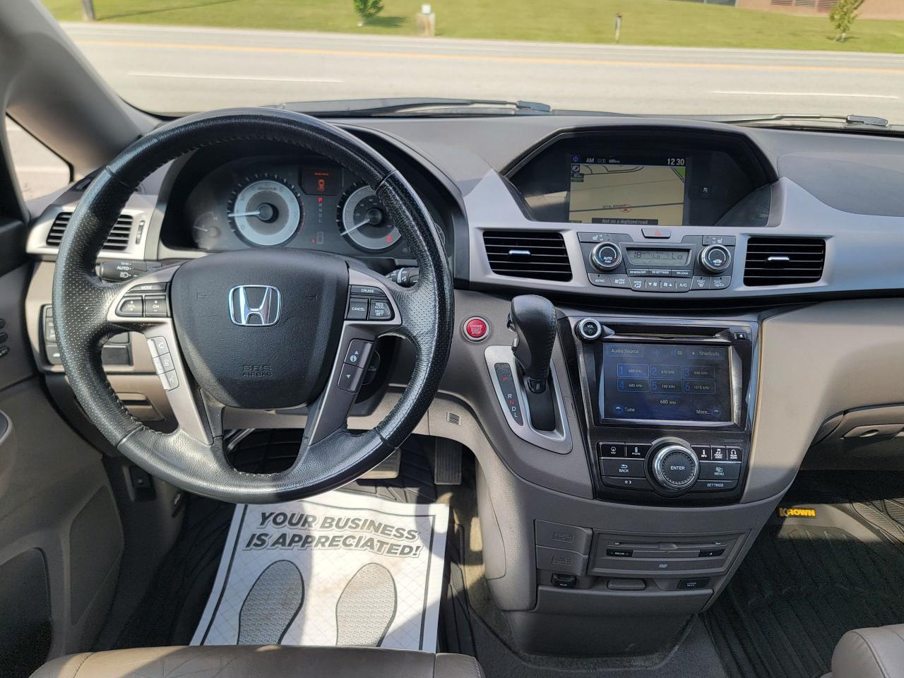 2015 Honda Odyssey Touring w/RES & Navi - Photo #14