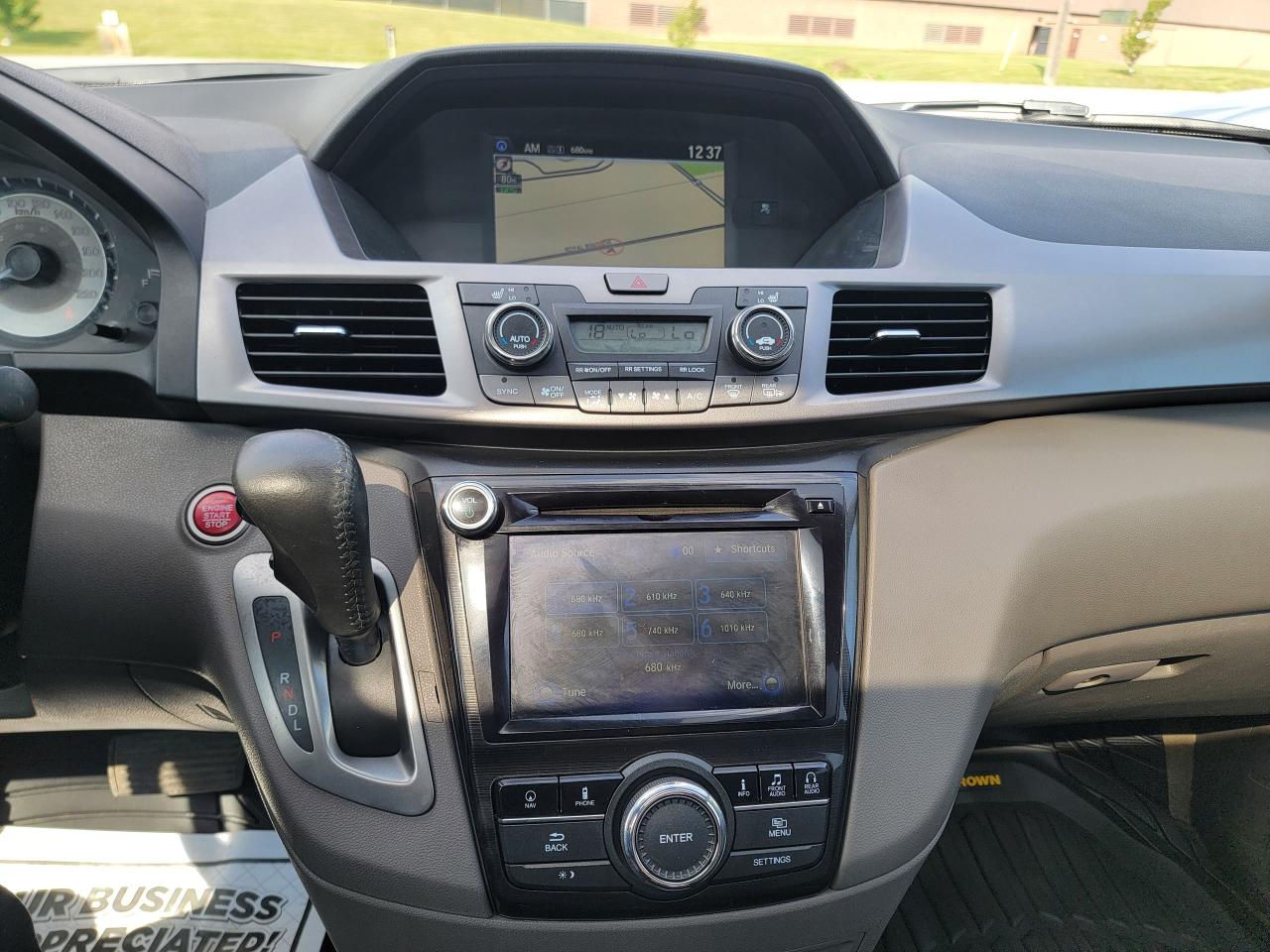 2015 Honda Odyssey Touring w/RES & Navi - Photo #18