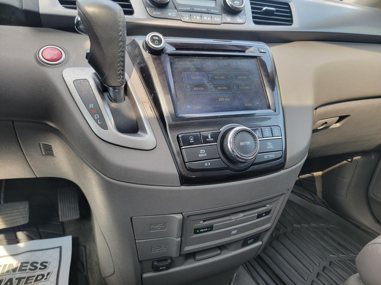 2015 Honda Odyssey Touring w/RES & Navi - Photo #19