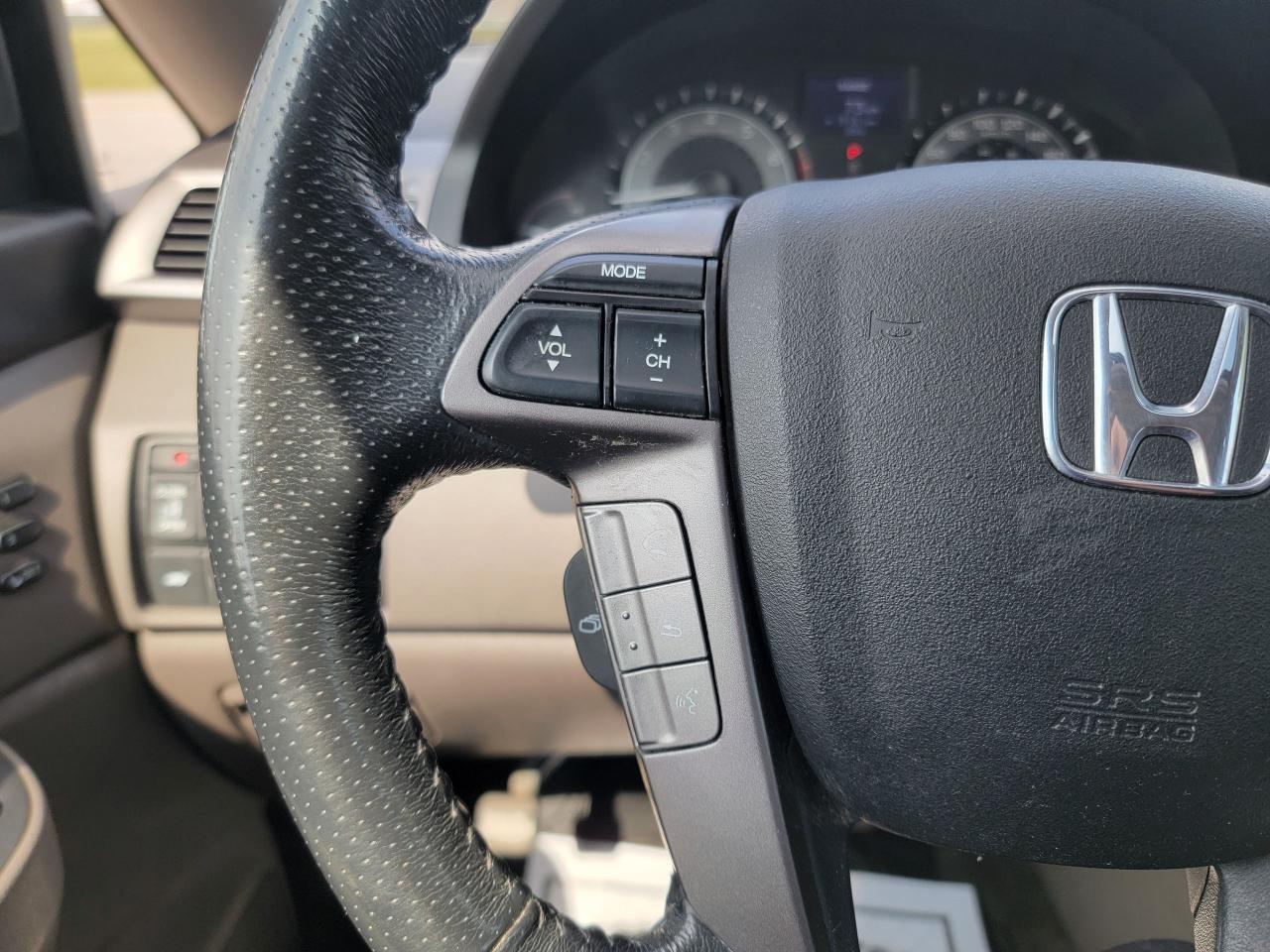 2015 Honda Odyssey Touring w/RES & Navi - Photo #20