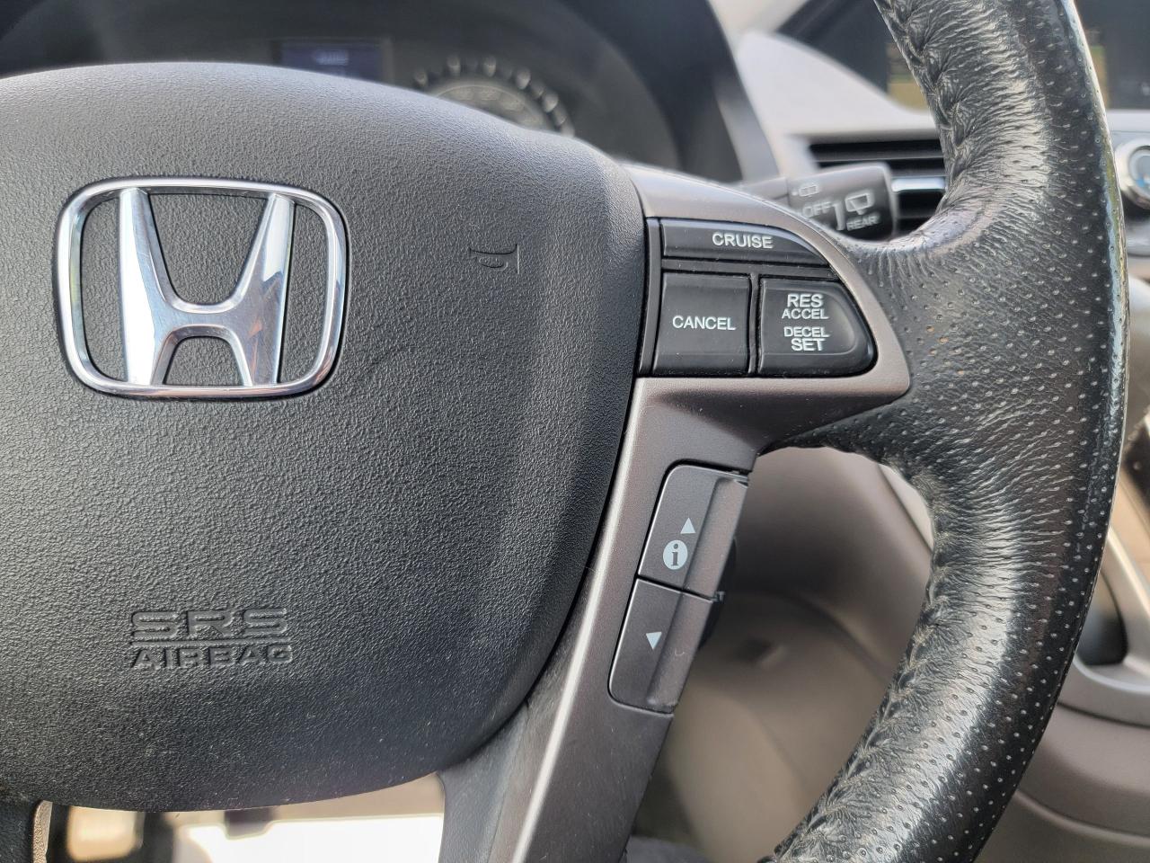 2015 Honda Odyssey Touring w/RES & Navi - Photo #21