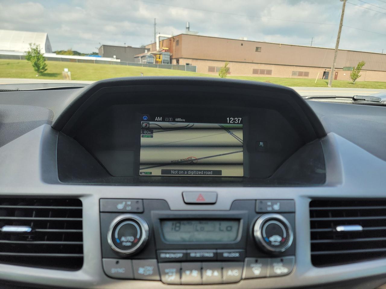 2015 Honda Odyssey Touring w/RES & Navi - Photo #22