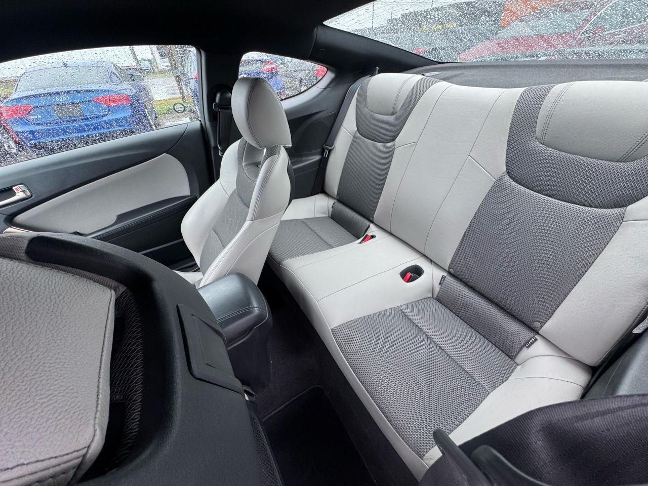 2013 Hyundai Genesis Coupe R-SPEC, MANUAL 6SPD, ONLY 22,000KMS, MINT, CERT - Photo #12