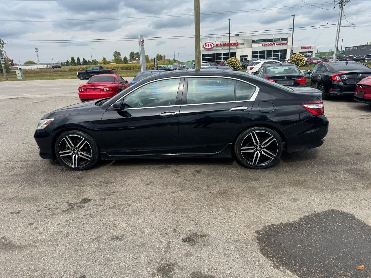 2017 Honda Accord Touring, NO ACCIDENTS, WELL MAINTAINED, V6, LOADED - Photo #2