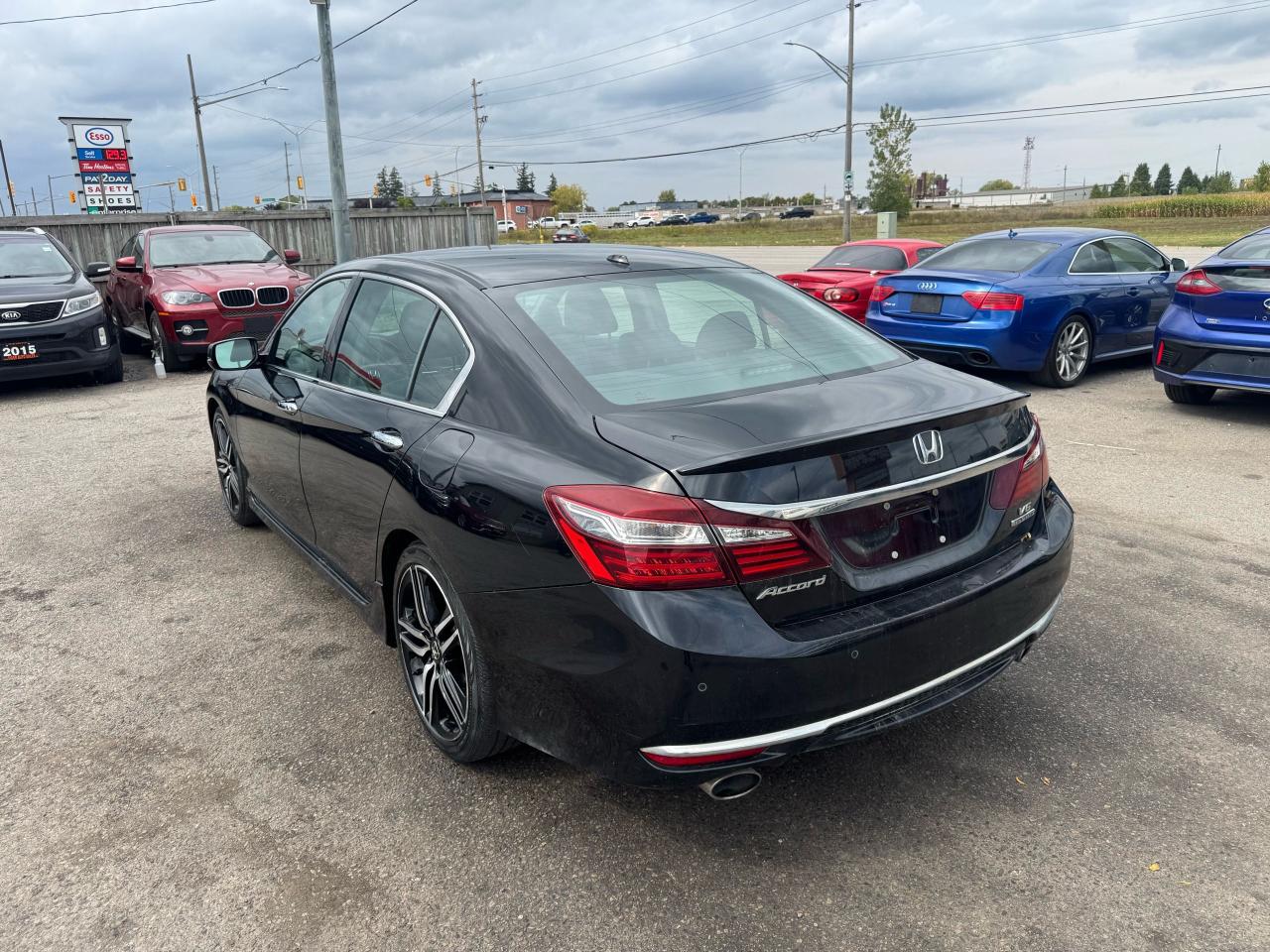 2017 Honda Accord Touring, NO ACCIDENTS, WELL MAINTAINED, V6, LOADED - Photo #3