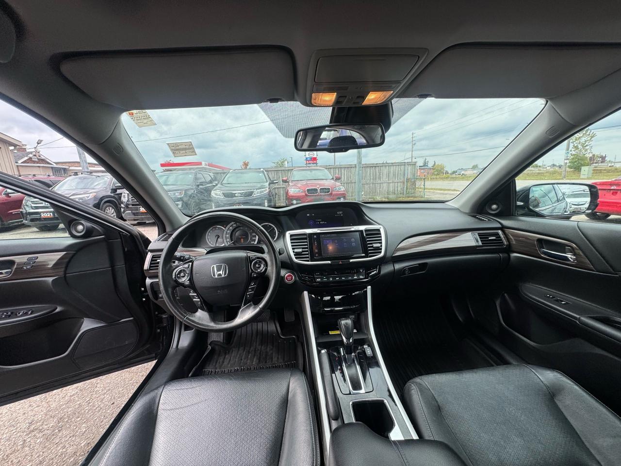 2017 Honda Accord Touring, NO ACCIDENTS, WELL MAINTAINED, V6, LOADED - Photo #13