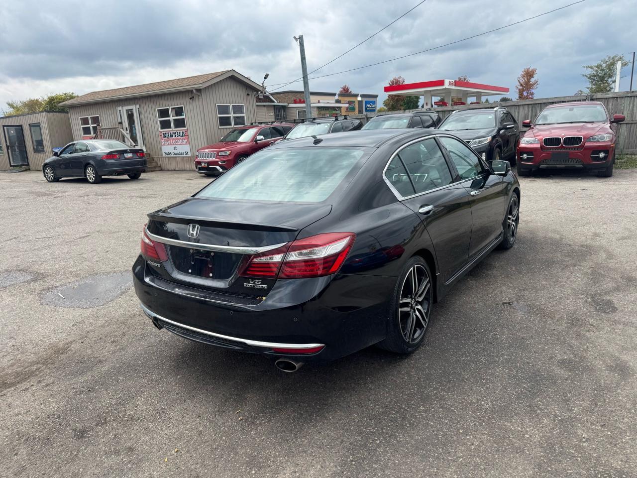 2017 Honda Accord Touring, NO ACCIDENTS, WELL MAINTAINED, V6, LOADED - Photo #5