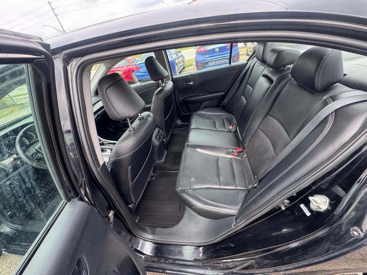 2017 Honda Accord Touring, NO ACCIDENTS, WELL MAINTAINED, V6, LOADED - Photo #12
