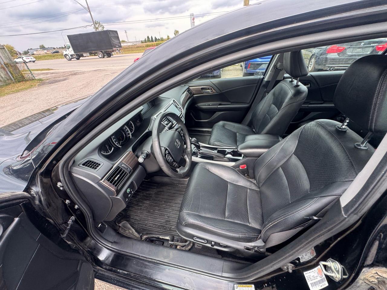 2017 Honda Accord Touring, NO ACCIDENTS, WELL MAINTAINED, V6, LOADED - Photo #11