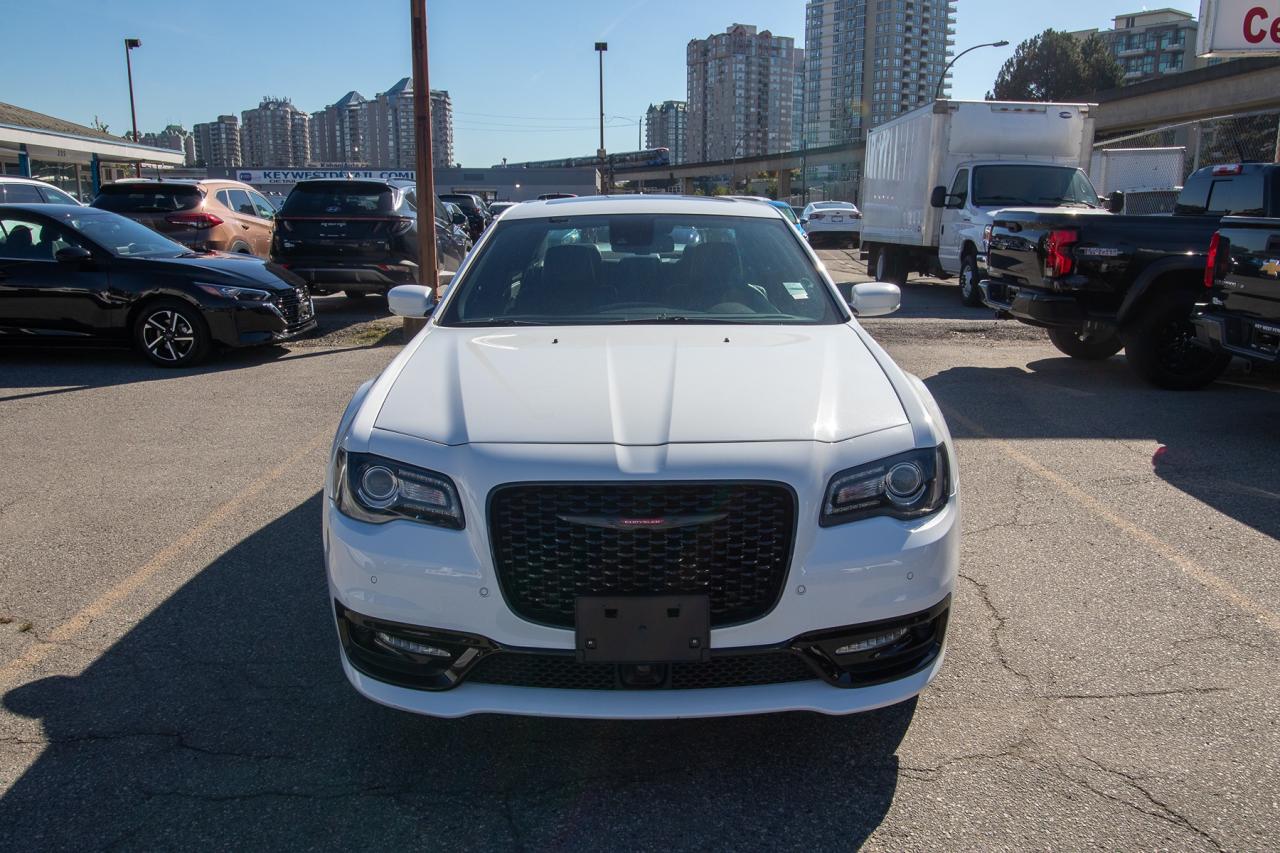 2023 Chrysler 300 300S AWD Photo3