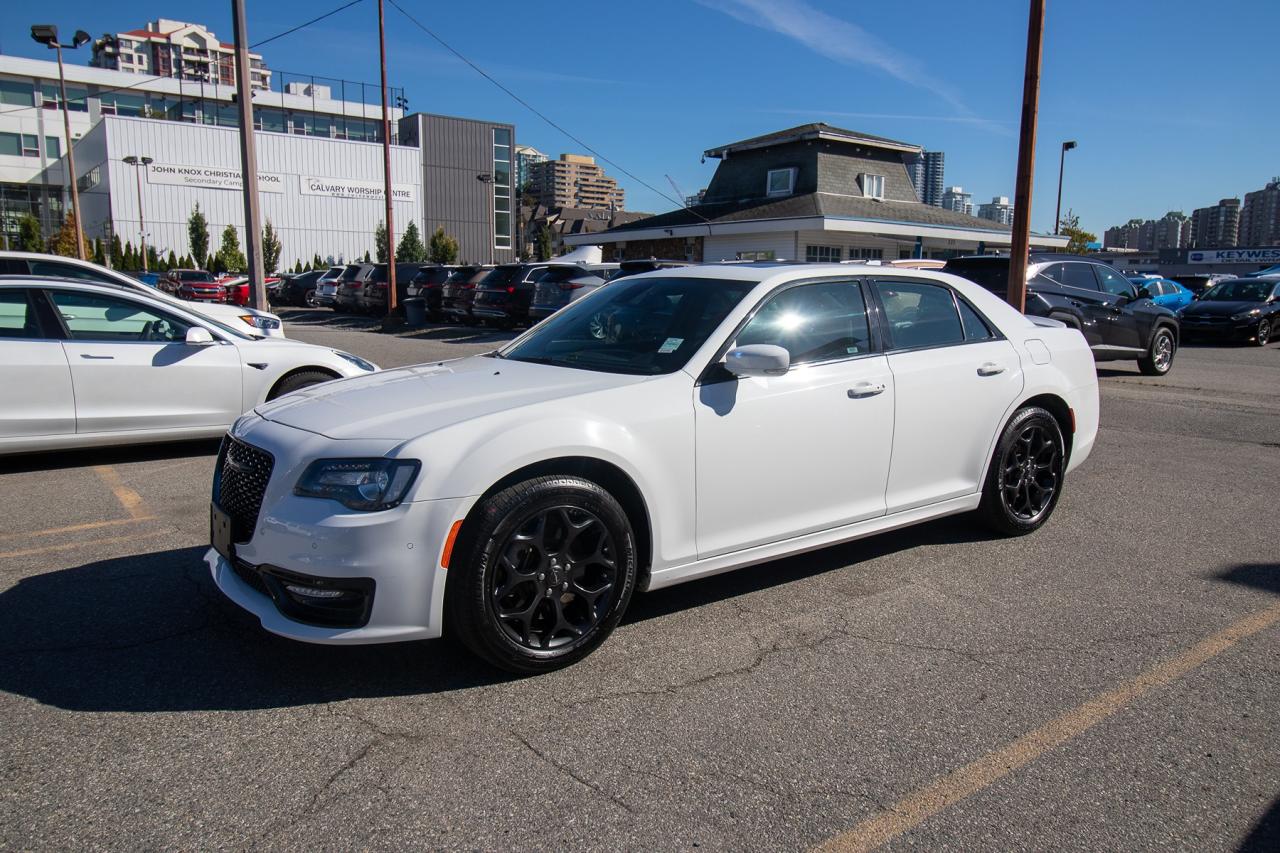 2023 Chrysler 300 300S AWD Photo
