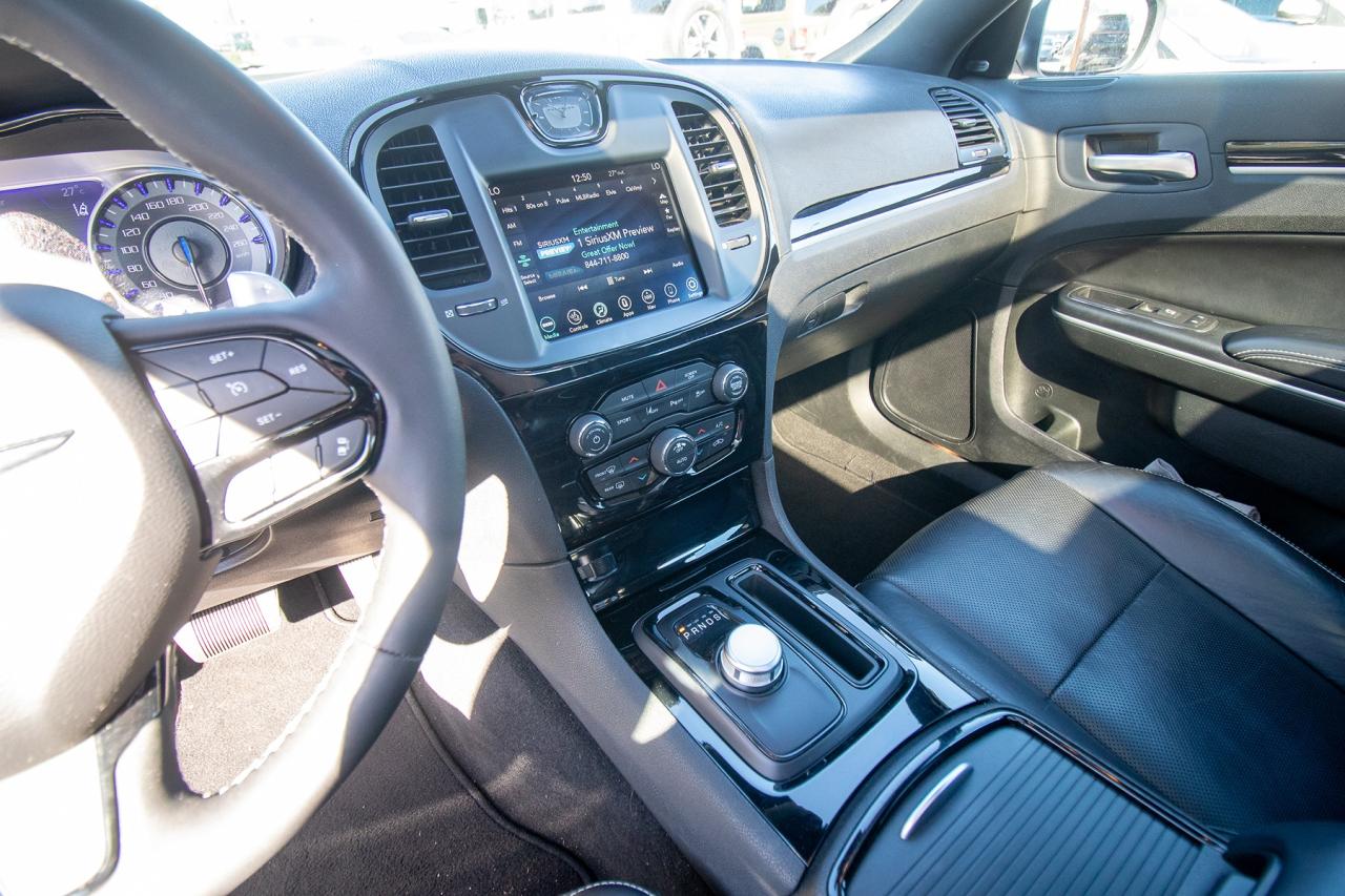 2023 Chrysler 300 300S AWD Photo5