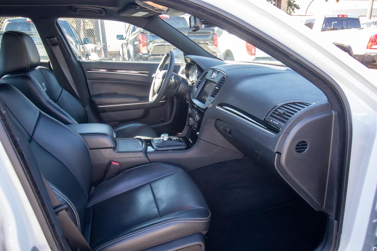 2023 Chrysler 300 300S AWD Photo5