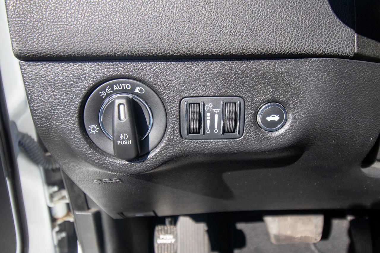 2023 Chrysler 300 300S AWD Photo5