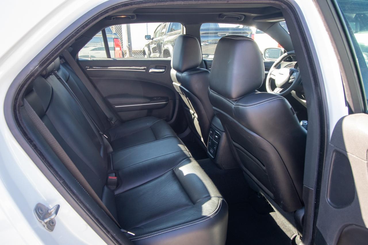 2023 Chrysler 300 300S AWD Photo5