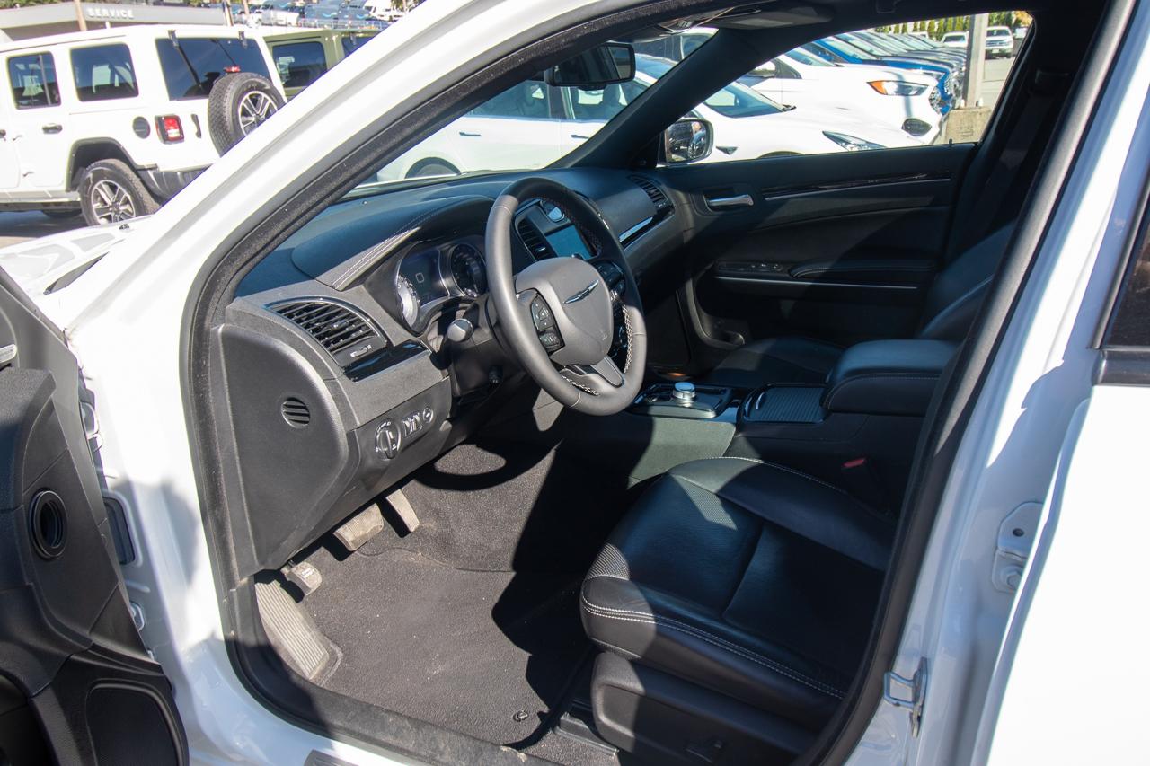2023 Chrysler 300 300S AWD Photo5