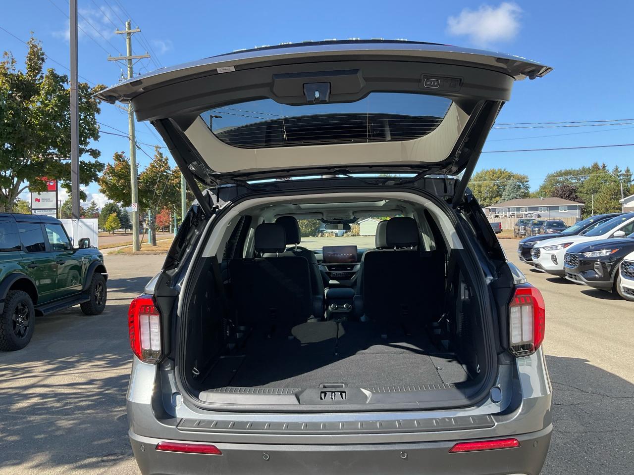 2025 Ford Explorer Active Photo5