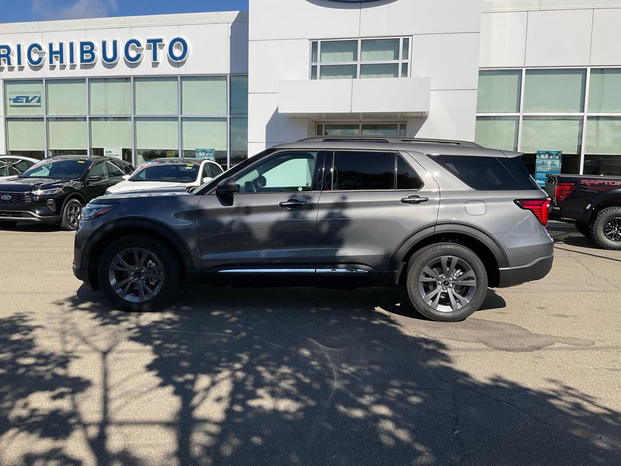 2025 Ford Explorer Active Photo5
