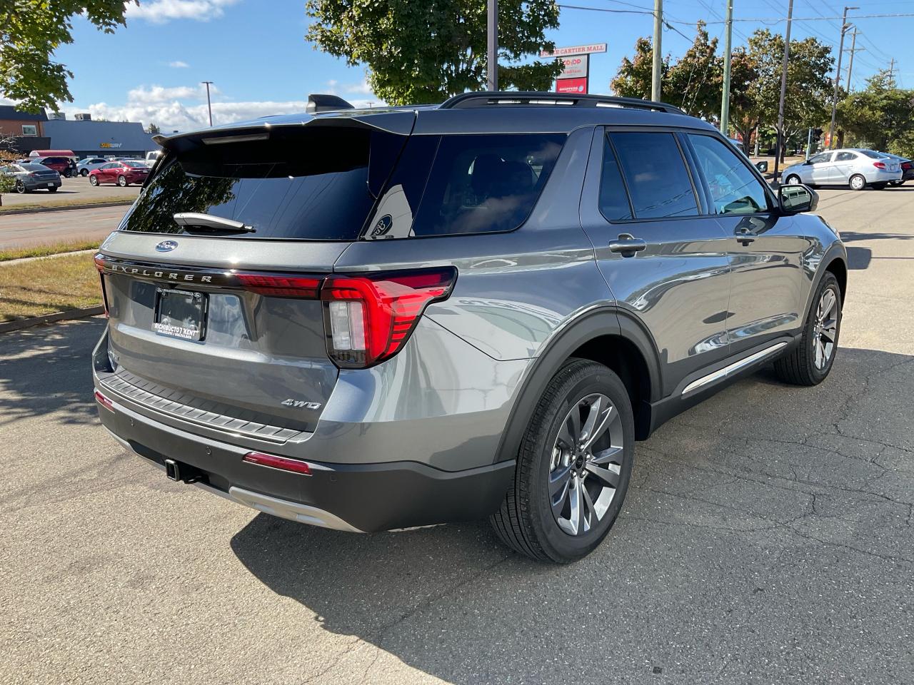 2025 Ford Explorer Active Photo5