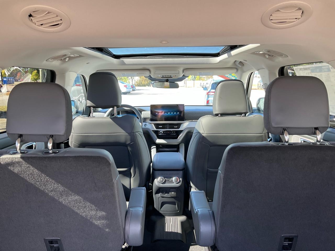 2025 Ford Explorer Active Photo5