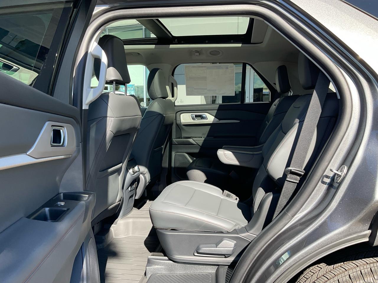 2025 Ford Explorer Active Photo5