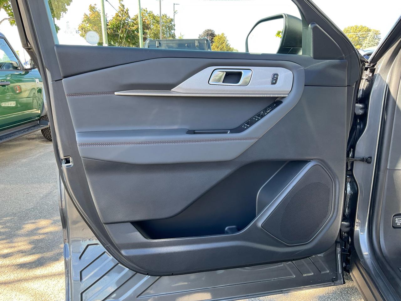 2025 Ford Explorer Active Photo5