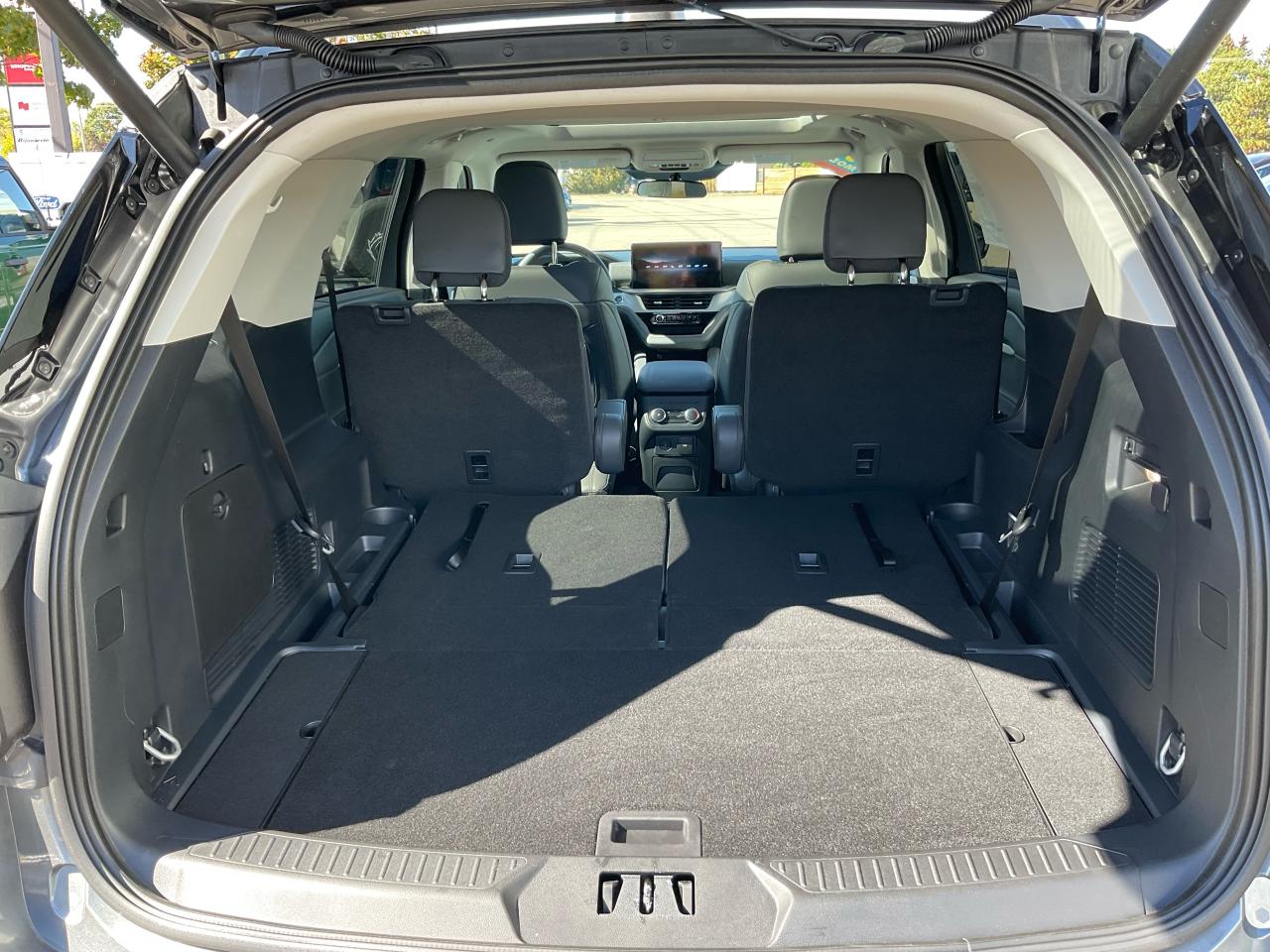 2025 Ford Explorer Active Photo5