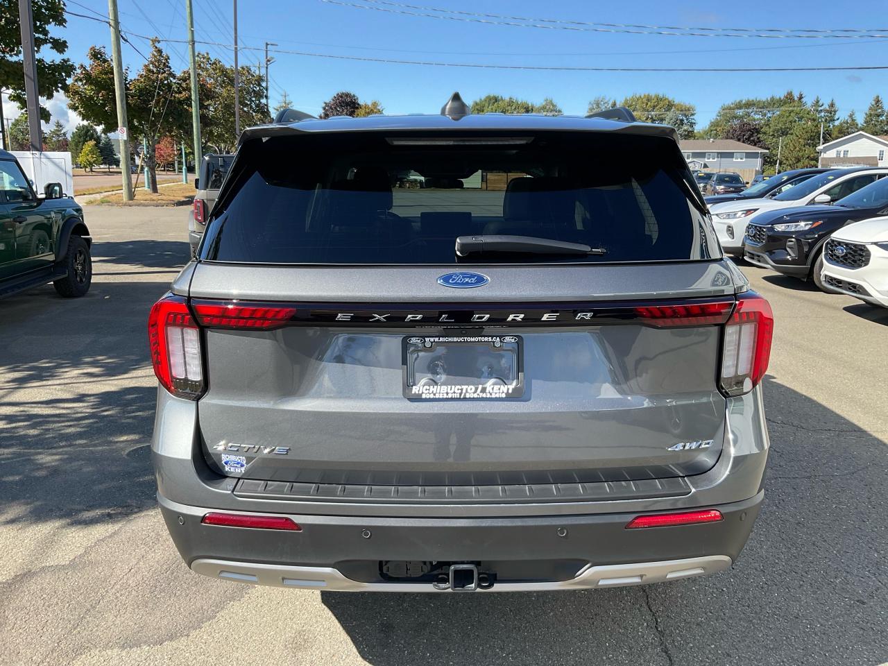2025 Ford Explorer Active Photo5
