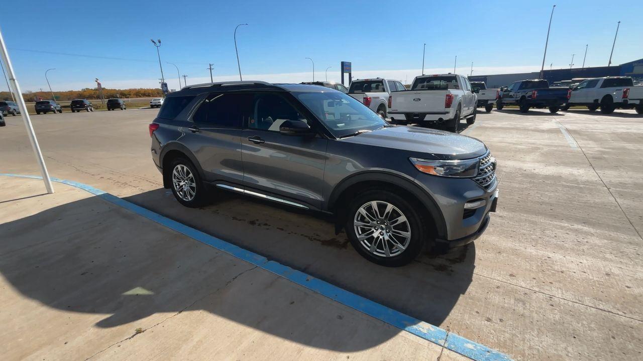 2022 Ford Explorer Limited 4WD Photo5