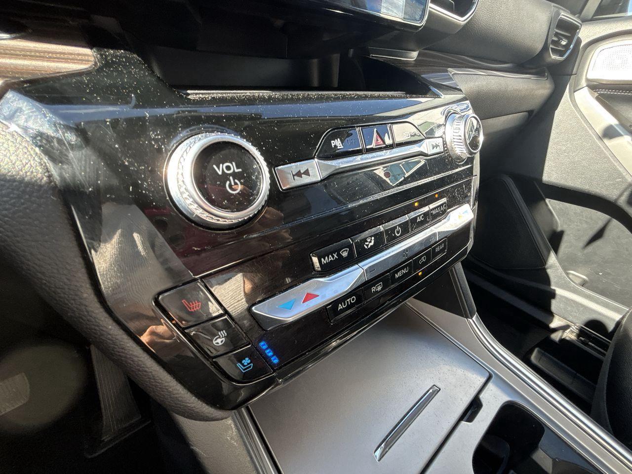 2022 Ford Explorer Limited 4WD Photo5