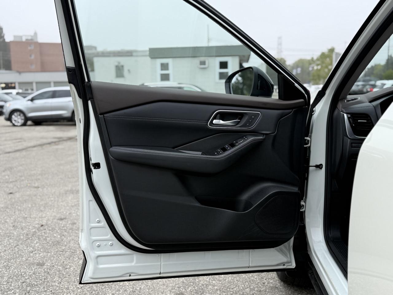 2023 Nissan Rogue AWD Platinum | NAVIGATION | BOSE PREMIUM AUDIO | Photo