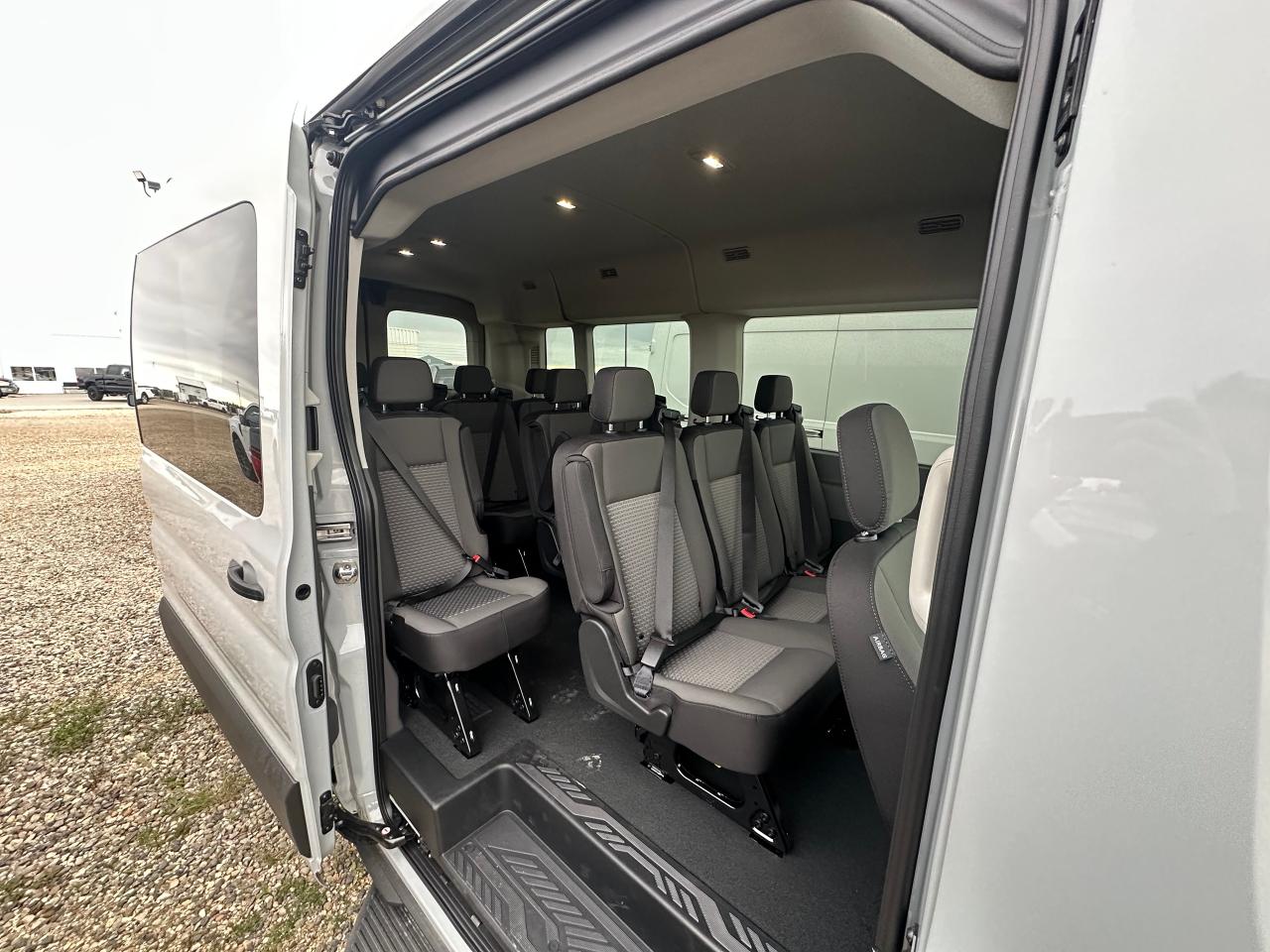 2025 Ford Transit Passenger Wagon XLT T-350 148 Med Roof  AWD 302A Photo4